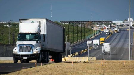 Essential Insurance Tips for Cross-Border Trucking Success