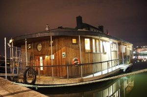 Key Tips for Insuring Your Houseboat: What to Know
